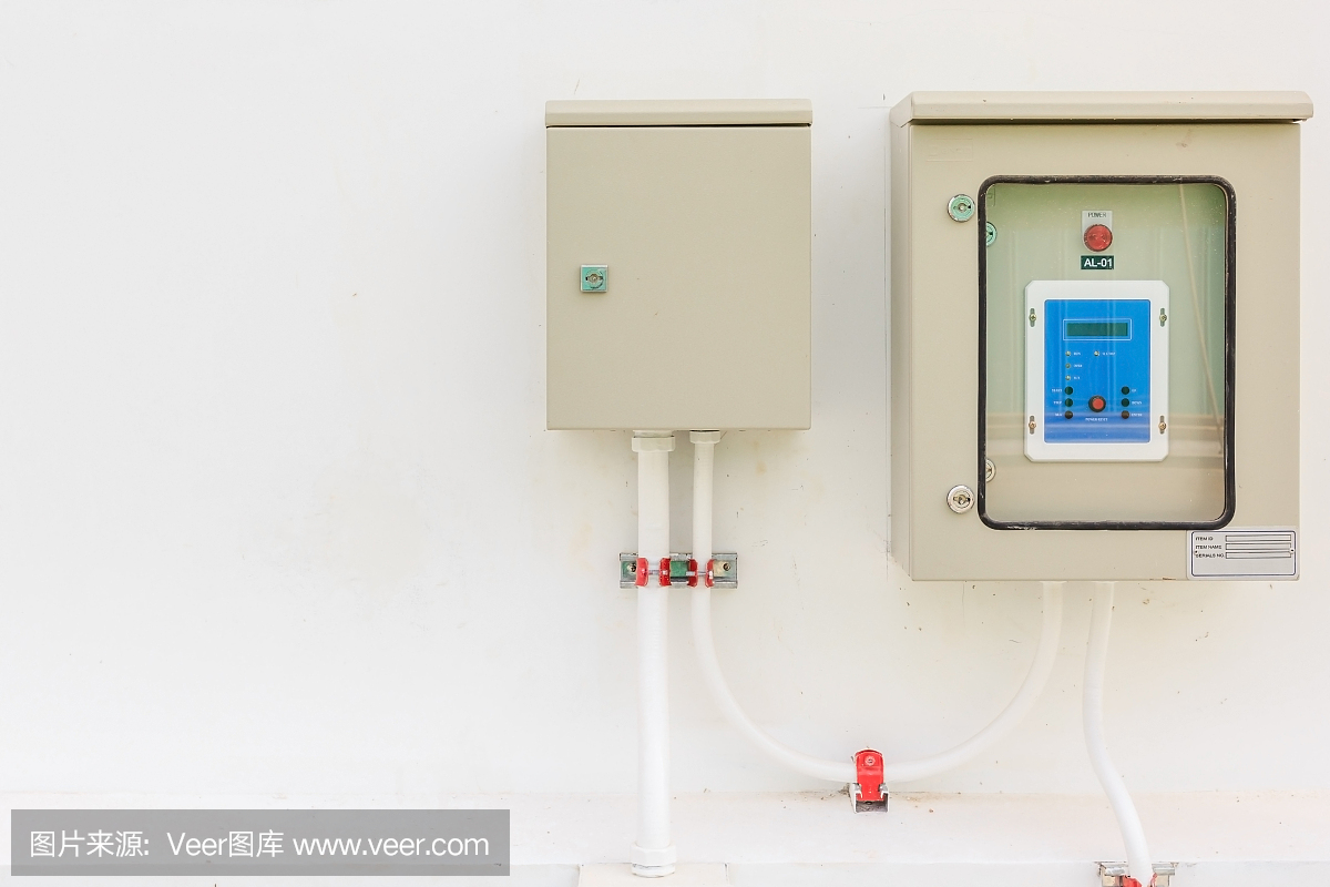 技术显示在控制面板上的电器设备柜